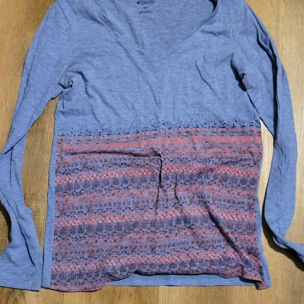 Columbia v-neck
